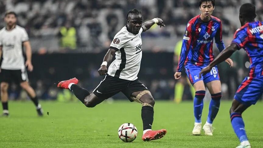 10-man Besiktas hold Crystal Palace to 2-2 draw in Europa League